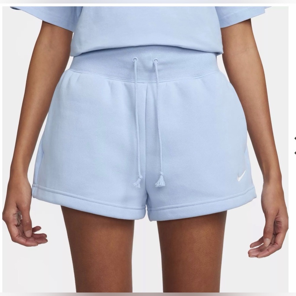 Nike Sportswear Phoenix Fleece High-Waisted Loose Shorts. Light blue. Small.